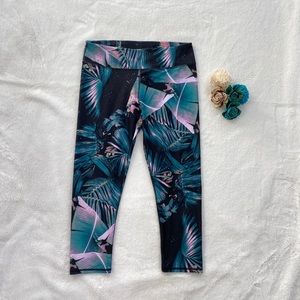 Fabletics Crop Leggings Tropical 🌴 Sz M